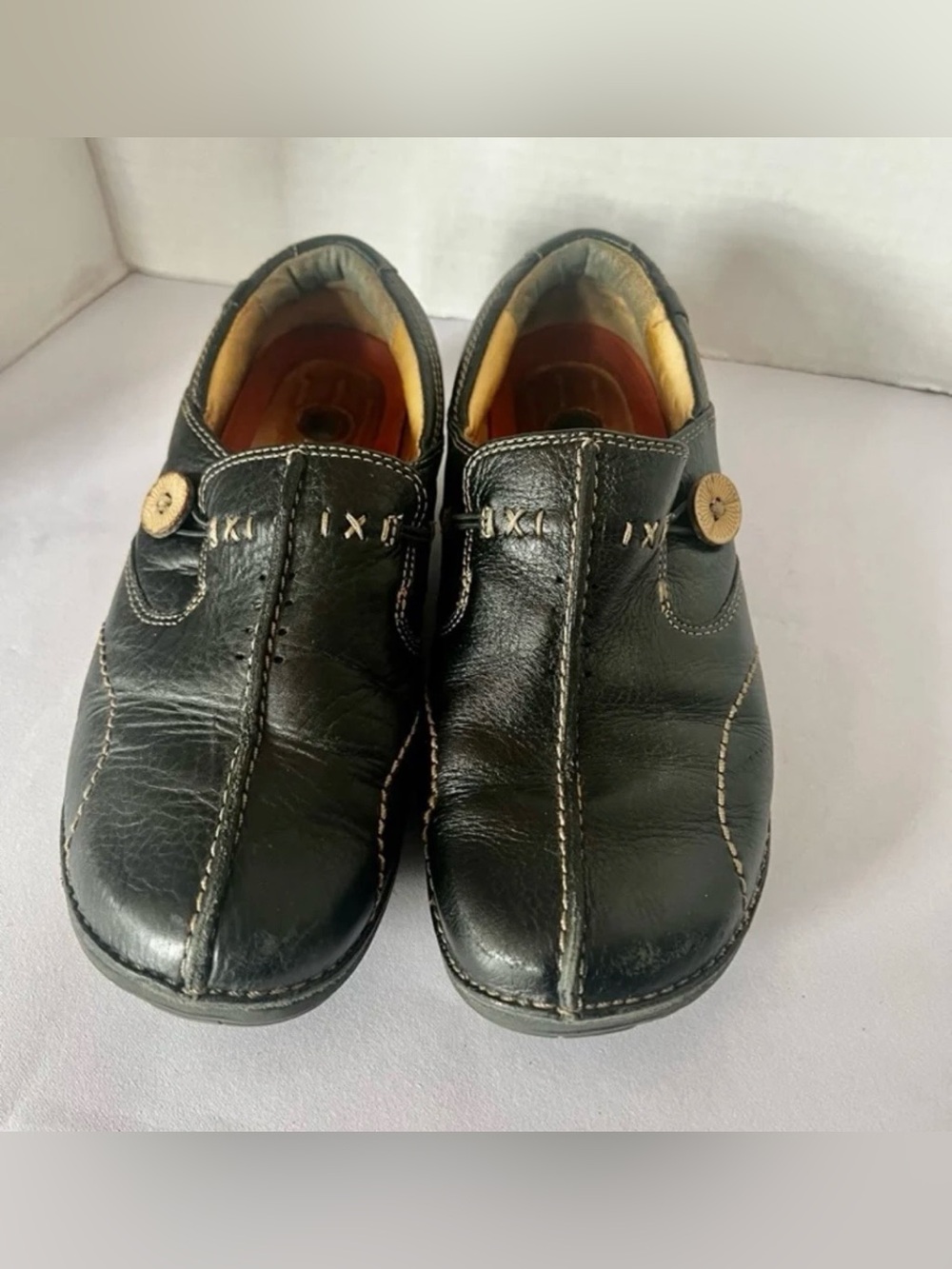 Clarks Women's Black Leather Shoes Size 6.5 Slip On